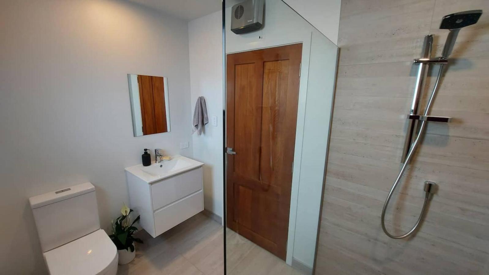Sleek Suite By The Sand 1-Bedroom Dunedin Dış mekan fotoğraf