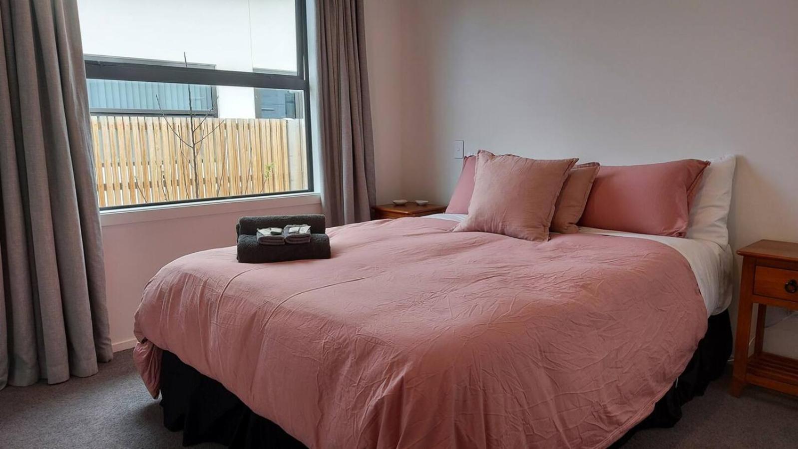 Sleek Suite By The Sand 1-Bedroom Dunedin Dış mekan fotoğraf
